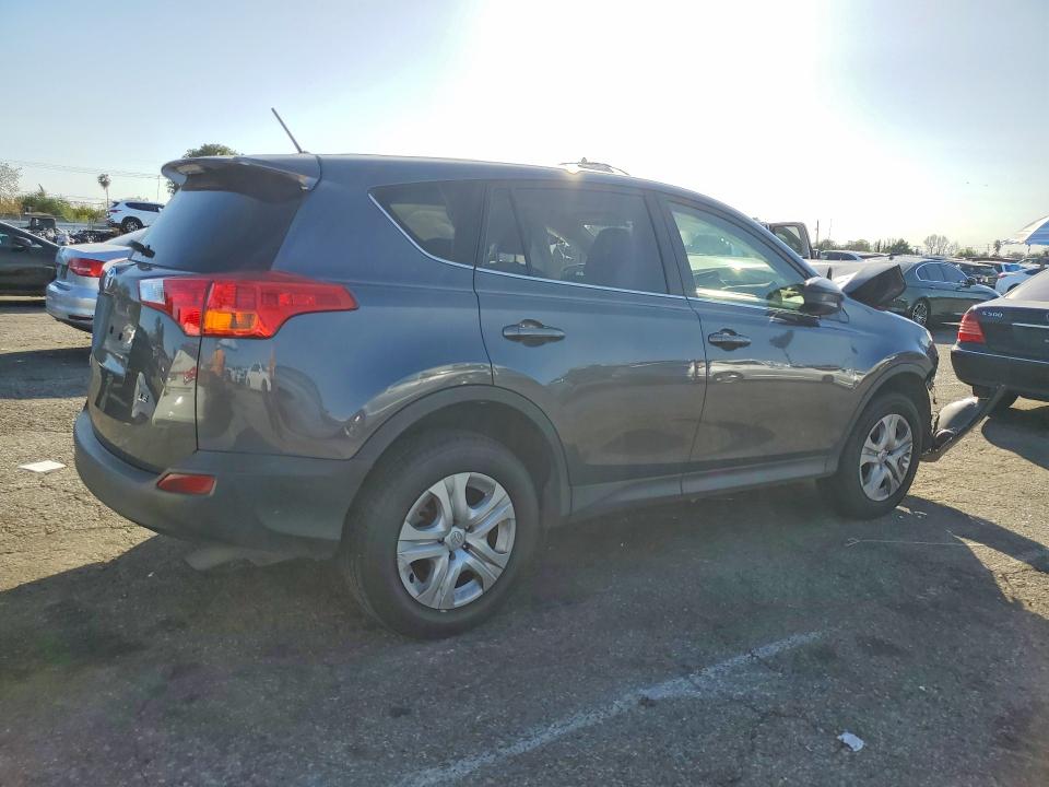 Photo 3 from auction – 2015 TOYOTA RAV4 LE with VIN JTMZFREVXFD080505