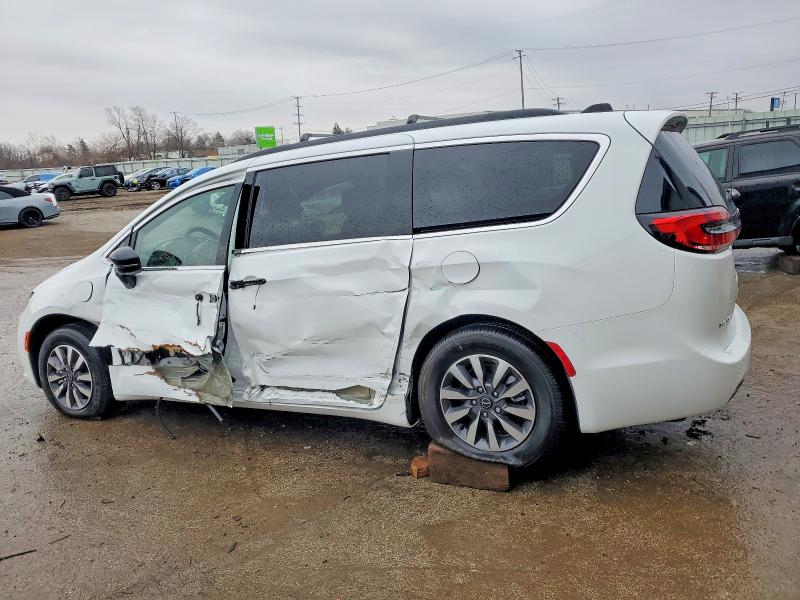 Photo 2 from auction – 2026 CHRYSLER PACIFICA H with VIN 2C4RC1S76TR151241
