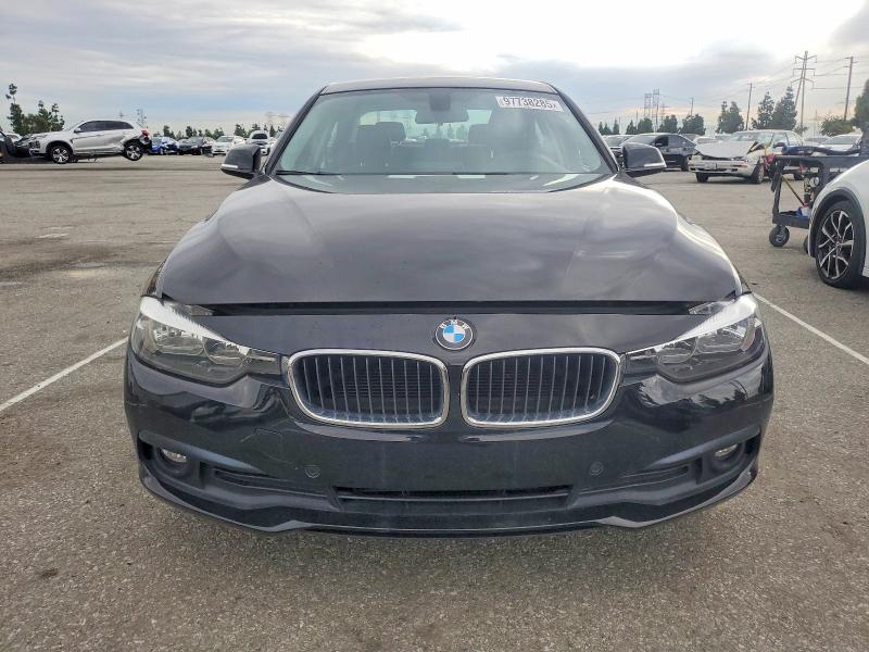 Photo 5 from auction – 2017 BMW 320 I with VIN WBA8E1G33HNU18767