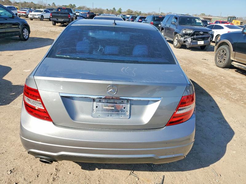Photo 6 from auction – 2012 MERCEDES-BENZ C with VIN WDDGF4HB3CA677591