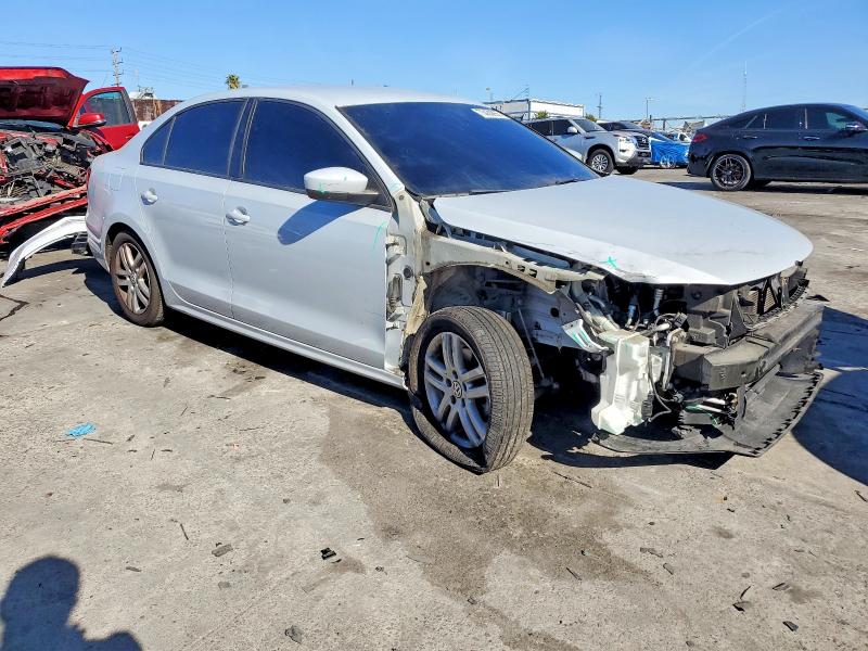 Photo 4 from auction – 2018 VOLKSWAGEN JETTA S with VIN 3VW2B7AJ2JM263007
