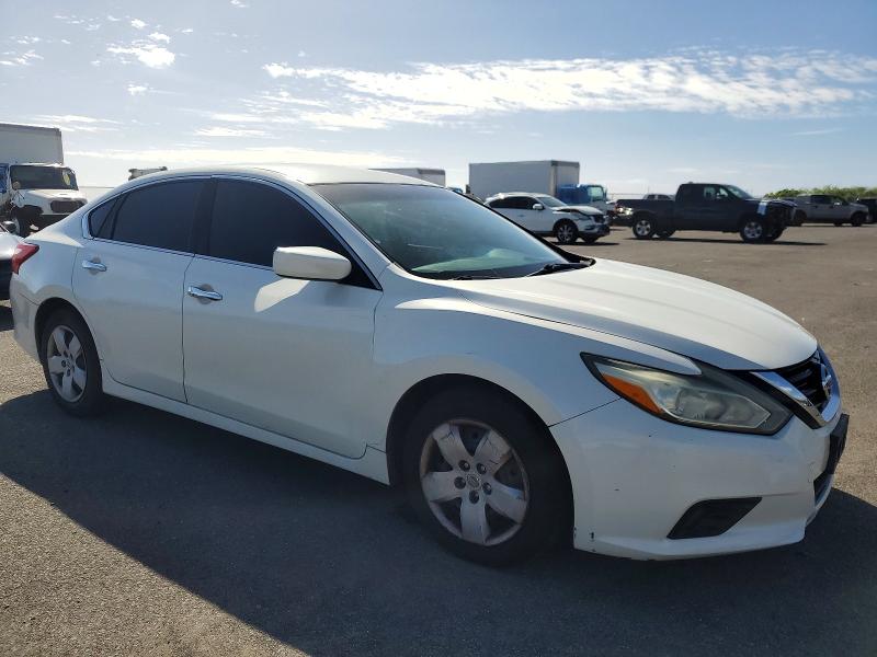 Photo 4 from auction – 2017 NISSAN ALTIMA with VIN 1N4AL3AP2HC212049