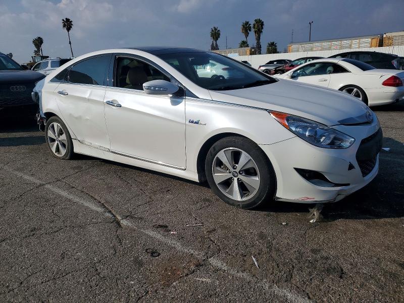 Photo 4 from auction – 2012 HYUNDAI SONATA with VIN KMHEC4A43CA030691