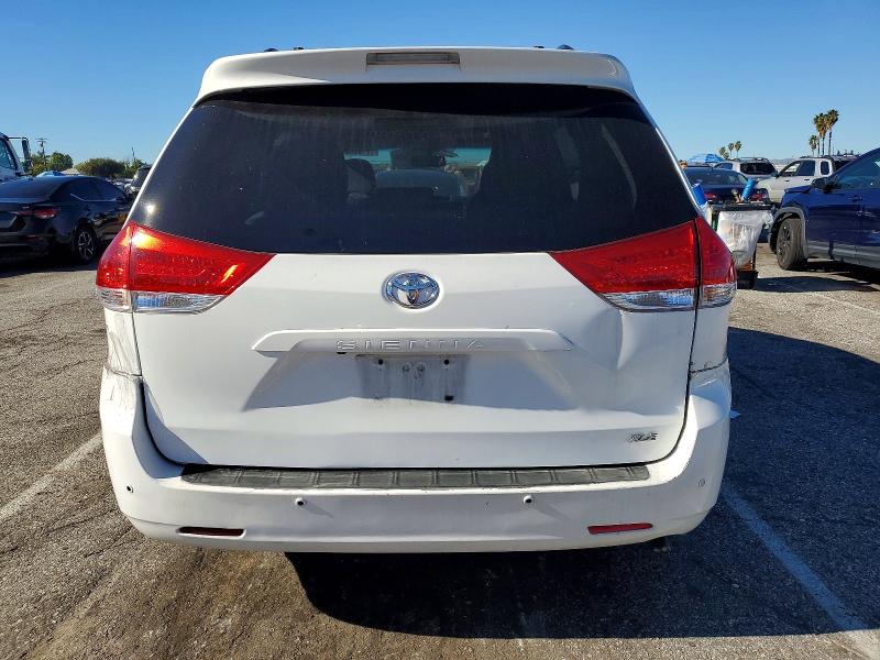 Foto 6 de la subasta – 2014 TOYOTA SIENNA con VIN 5TDYK3DCXES523209