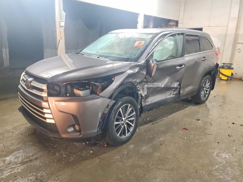 TOYOTA HIGHLANDER 2019 with VIN 5TDKZRFH6KS367419 - Photo from auction