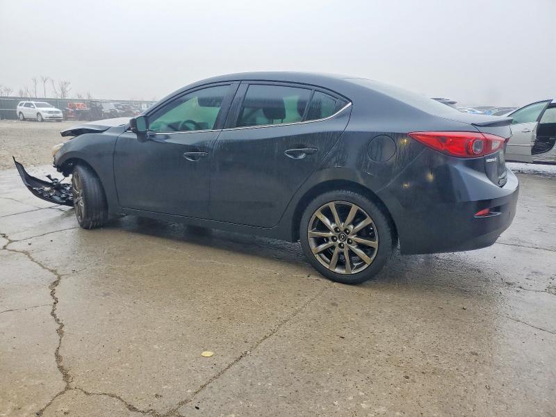 Фото 2 с аукциона – 2018 MAZDA 3 TOURING с VIN 3MZBN1V3XJM207980