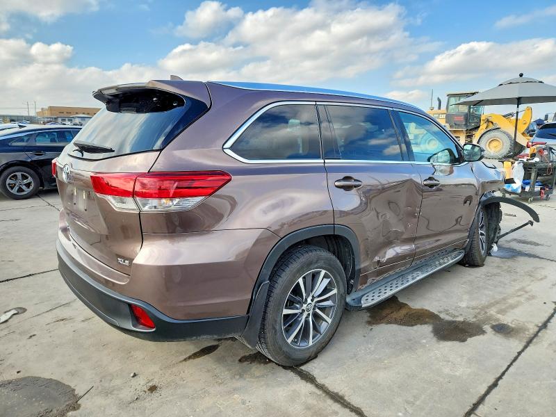 Photo 3 from auction – 2017 TOYOTA HIGHLANDER with VIN 5TDKZRFH4HS193939