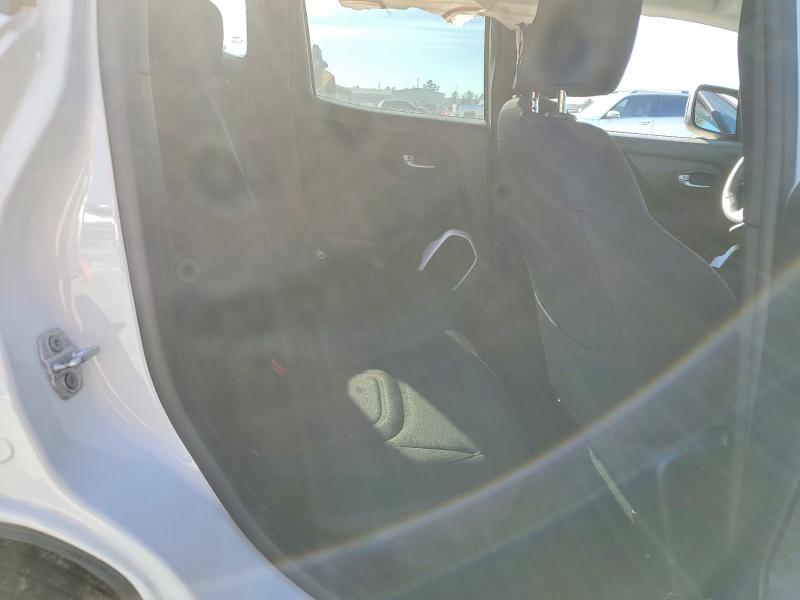 Photo 11 from auction – 2018 JEEP RENEGADE with VIN ZACCJBBB1JPH80946