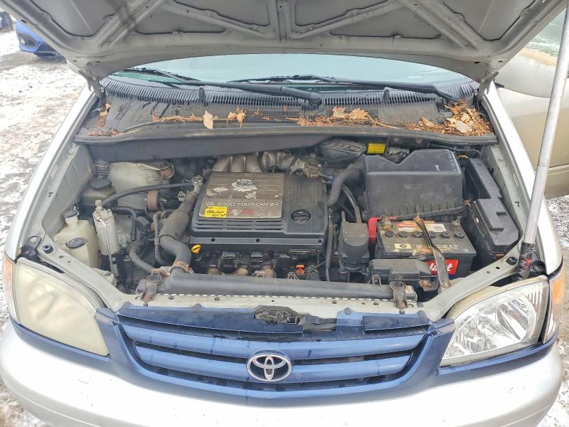 Photo 12 from auction – 2002 TOYOTA SIENNA LE with VIN 4T3ZF13C32U503814