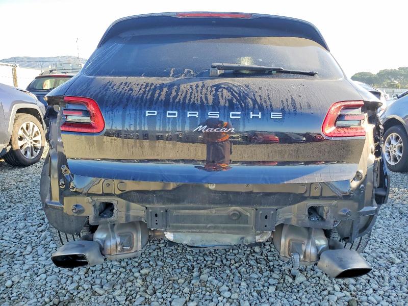 Photo 6 from auction – 2017 PORSCHE MACAN with VIN WP1AA2A59HLB00601