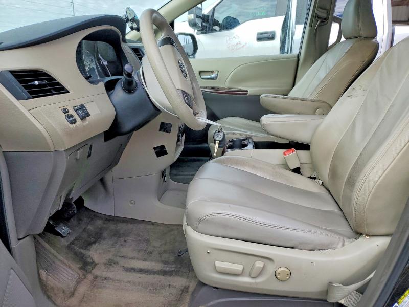 Photo 7 from auction – 2011 TOYOTA SIENNA XLE with VIN 5TDYK3DC8BS110166
