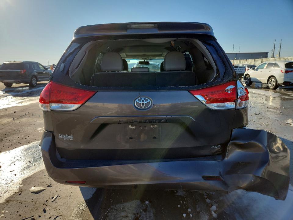 Photo 6 from auction – 2013 TOYOTA SIENNA 4X4 with VIN 5TDYK3DC6DS352523
