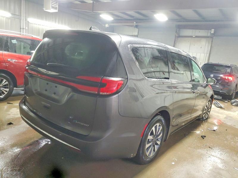 Photo 3 from auction – 2022 CHRYSLER PACIFICA H with VIN 2C4RC1L71NR223044