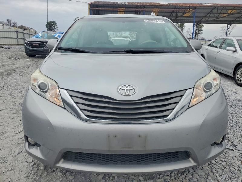 Photo 5 from auction – 2014 TOYOTA SIENNA XLE with VIN 5TDYK3DC8ES470106