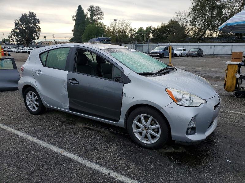 Photo 4 from auction – 2014 TOYOTA PRIUS C with VIN JTDKDTB3XE1082052