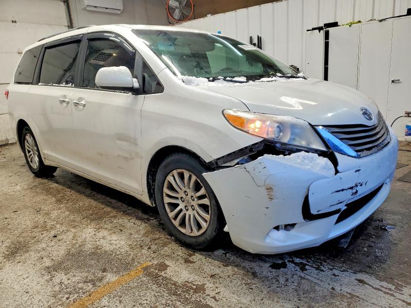 Photo 4 from auction – 2015 TOYOTA SIENNA XLE with VIN 5TDYK3DC4FS535342