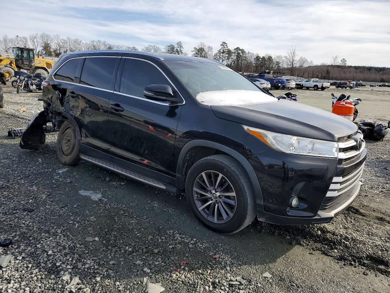 Photo 4 from auction – 2019 TOYOTA HIGHLANDER with VIN 5TDKZRFH4KS565710
