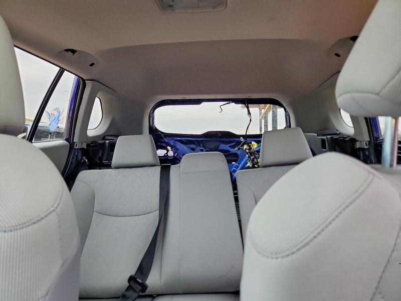 Photo 10 from auction – 2023 TOYOTA COROLLA CROSS with VIN 7MUBAAAG2PV065940