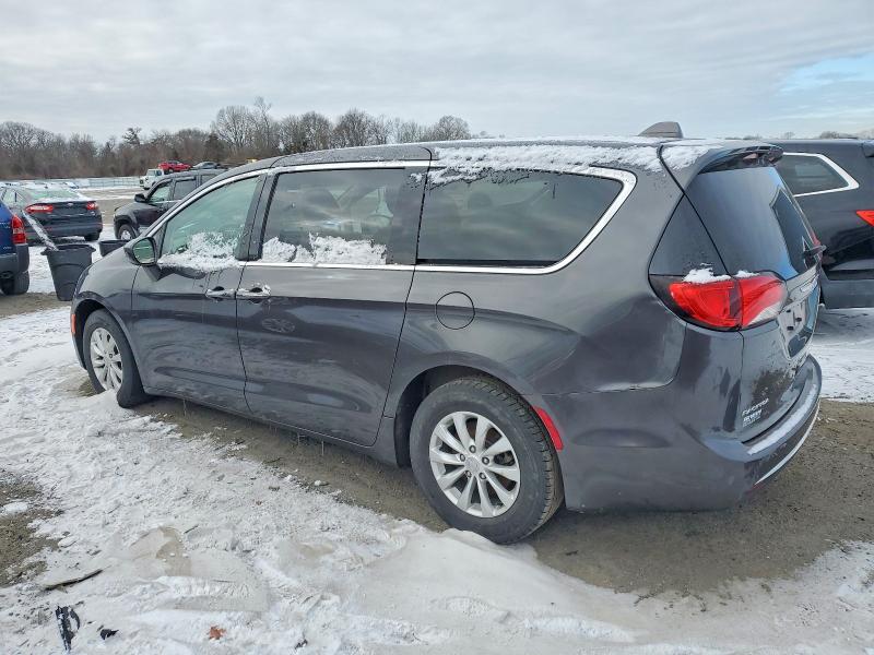 Photo 2 from auction – 2018 CHRYSLER PACIFICA T with VIN 2C4RC1FG6JR339815
