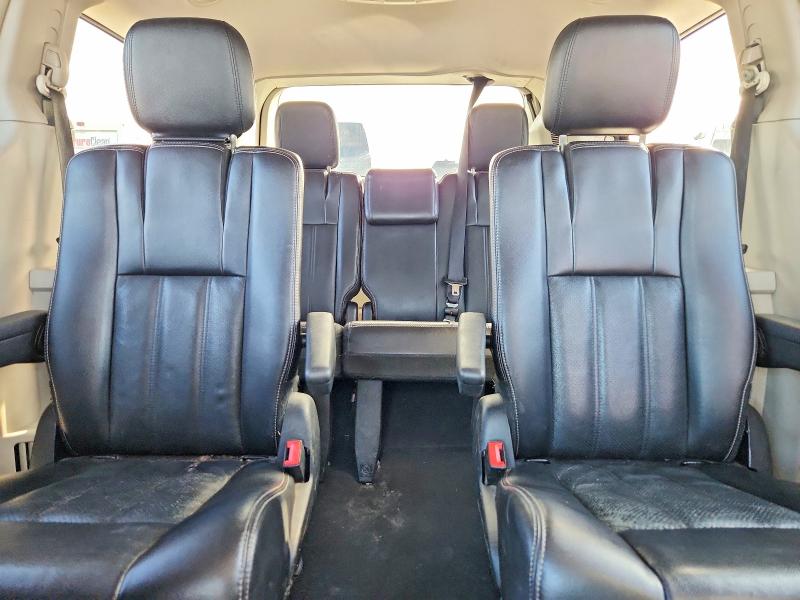Photo 10 from auction – 2012 CHRYSLER TOWN & COU with VIN 2C4RC1BG8CR320272