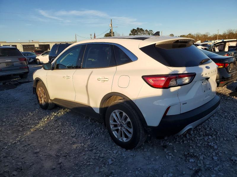 Photo 2 from auction – 2022 FORD ESCAPE SE with VIN 1FMCU0G68NUB32771