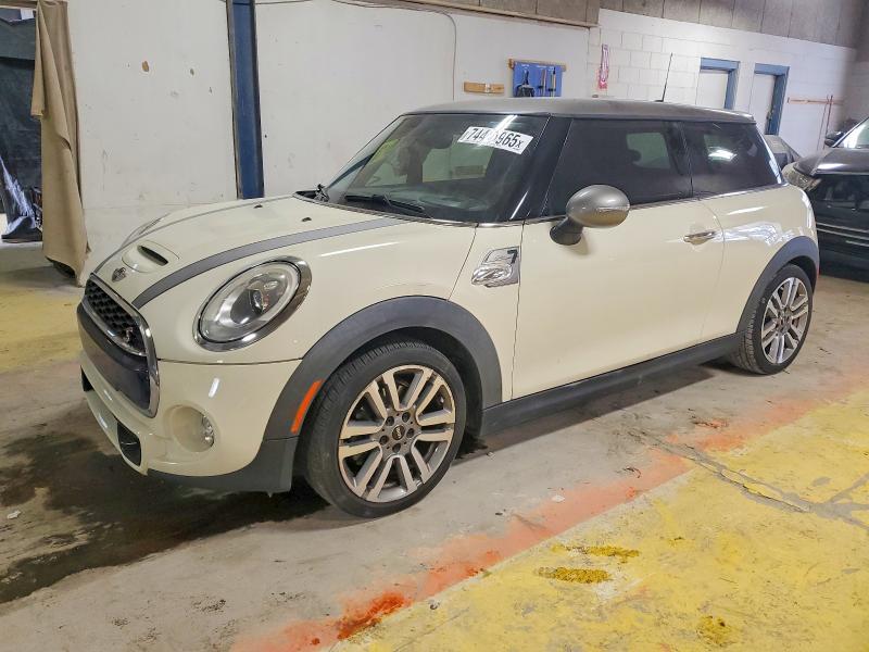 MINI COOPER S 2017 with VIN WMWXP7C39H3B94921 - Photo from auction