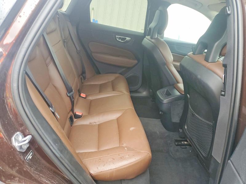 Photo 11 from auction – 2018 VOLVO XC60 T5 with VIN LYV102RKXJB116735