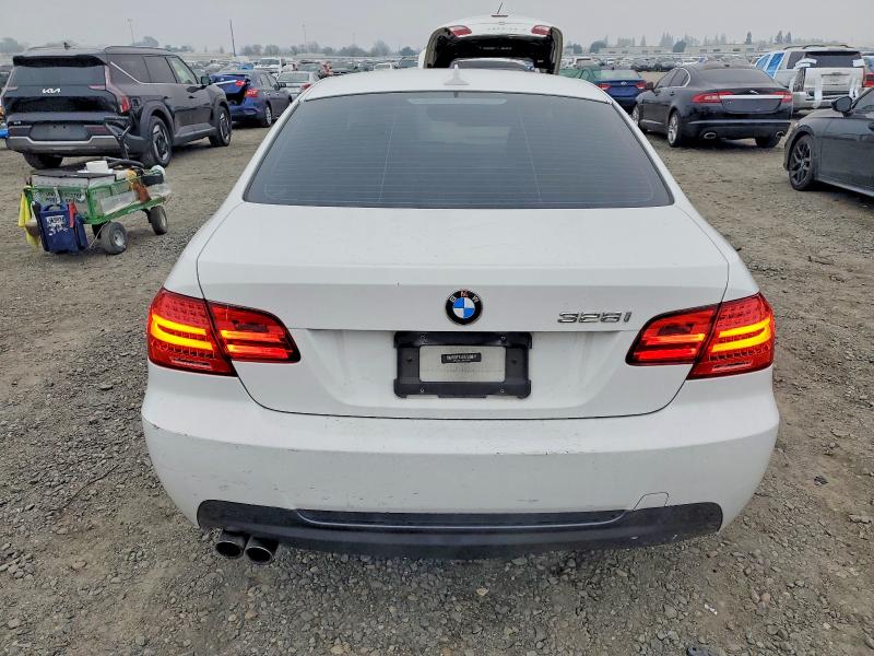 Photo 6 from auction – 2011 BMW 328 I SULE with VIN WBAKE5C57BE755342