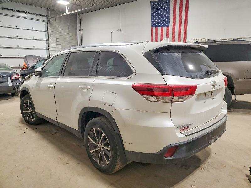 Photo 2 from auction – 2019 TOYOTA HIGHLANDER with VIN 5TDJZRFH1KS996484