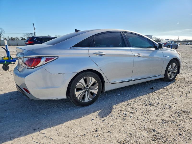 Photo 3 from auction – 2015 HYUNDAI SONATA HYB with VIN KMHEC4A44FA051862
