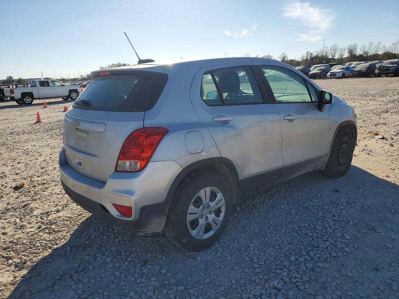 Photo 3 from auction – 2017 CHEVROLET TRAX with VIN 3GNCJKSB7HL251916