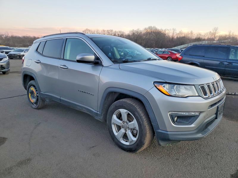Foto 4 de la subasta – 2019 JEEP COMPASS LA con VIN 3C4NJDBB1KT704156