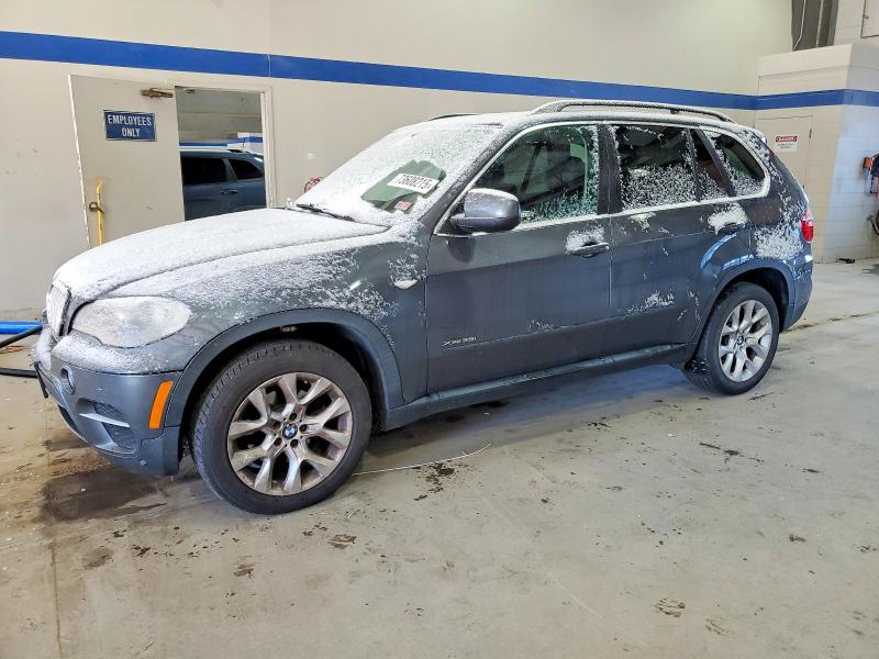 BMW X5 XDRIVE3 2013 with VIN 5UXZV4C54D0E11156 - Photo from auction