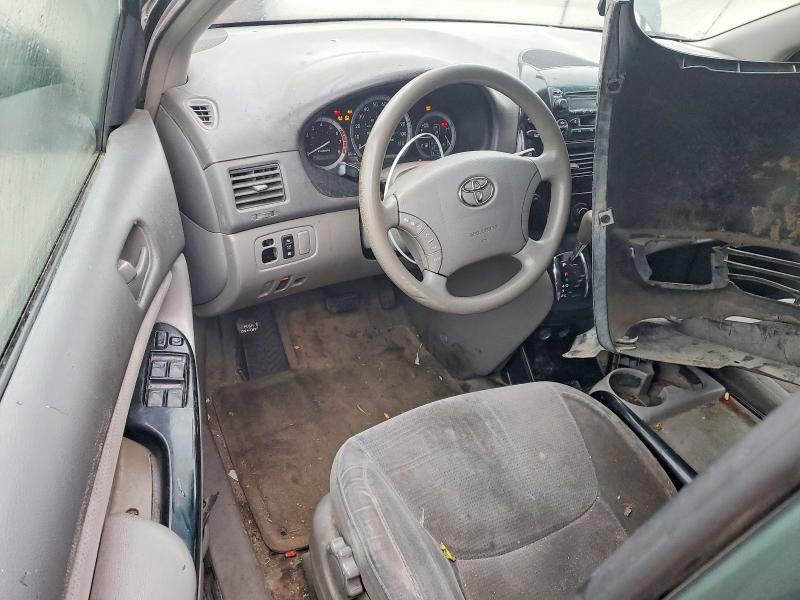 Photo 8 from auction – 2004 TOYOTA SIENNA CE with VIN 5TDZA23C94S124390