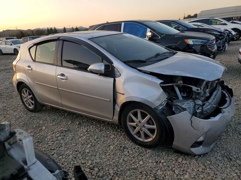 Photo 4 from auction – 2014 TOYOTA PRIUS C with VIN JTDKDTB34E1082239
