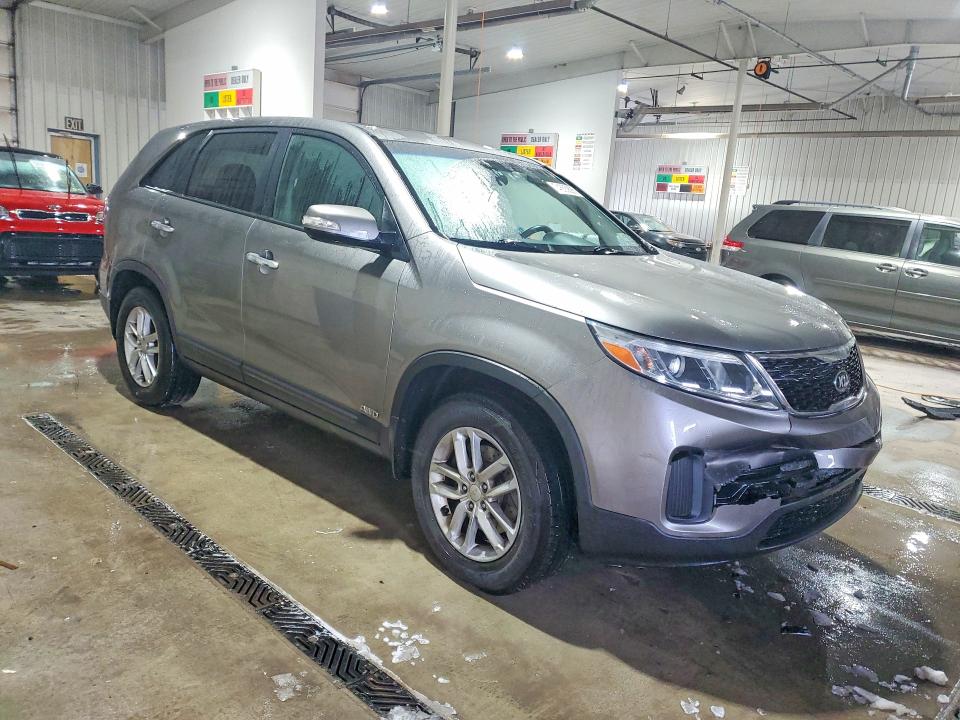 Photo 4 from auction – 2014 KIA SORENTO with VIN 5XYKTCA64EG503794