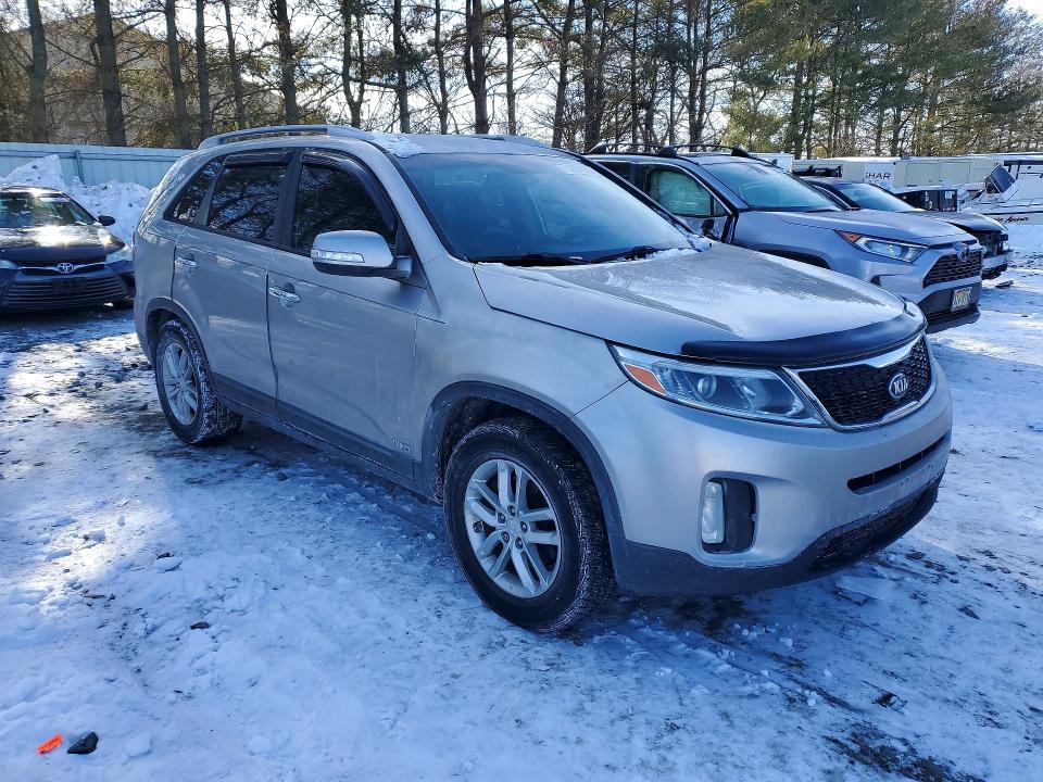 Photo 4 from auction – 2015 KIA SORENTO LX with VIN 5XYKTCA62FG640377