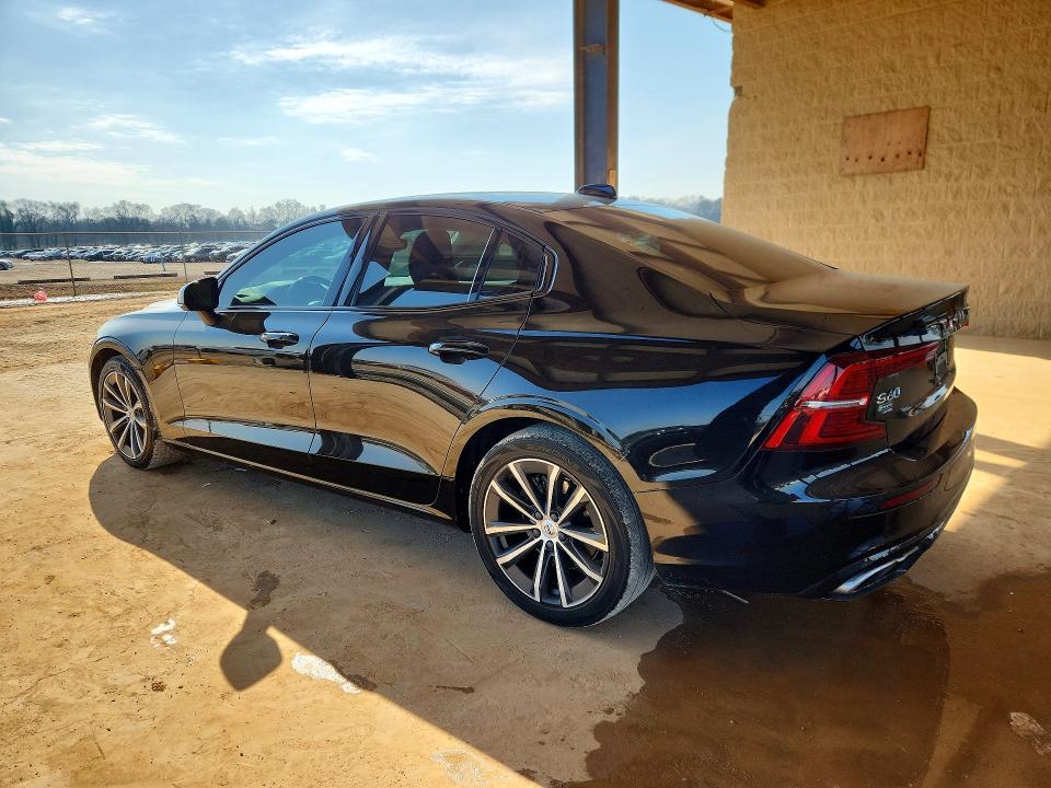 Foto 2 de la subasta – 2022 VOLVO S60 B5 MOM con VIN 7JRL12FZ4NG161852