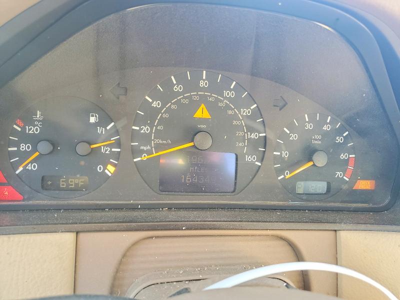 Photo 9 from auction – 2000 MERCEDES-BENZ E 320 with VIN WDBJF65J0YA993897