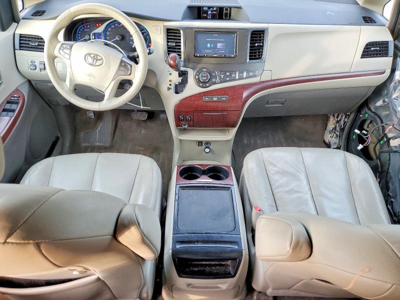 Photo 8 from auction – 2012 TOYOTA SIENNA XLE with VIN 5TDYK3DC9CS213727