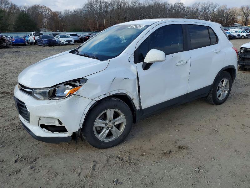 CHEVROLET TRAX LS 2020 with VIN KL7CJKSB7LB082674 - Photo from auction