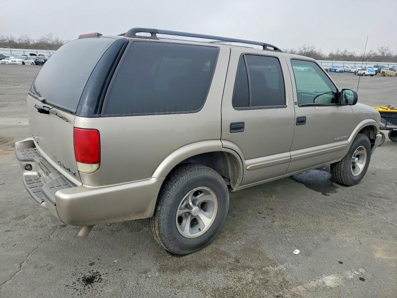 Photo 3 from auction – 2002 CHEVROLET BLAZER with VIN 1GNCS13W72K143670