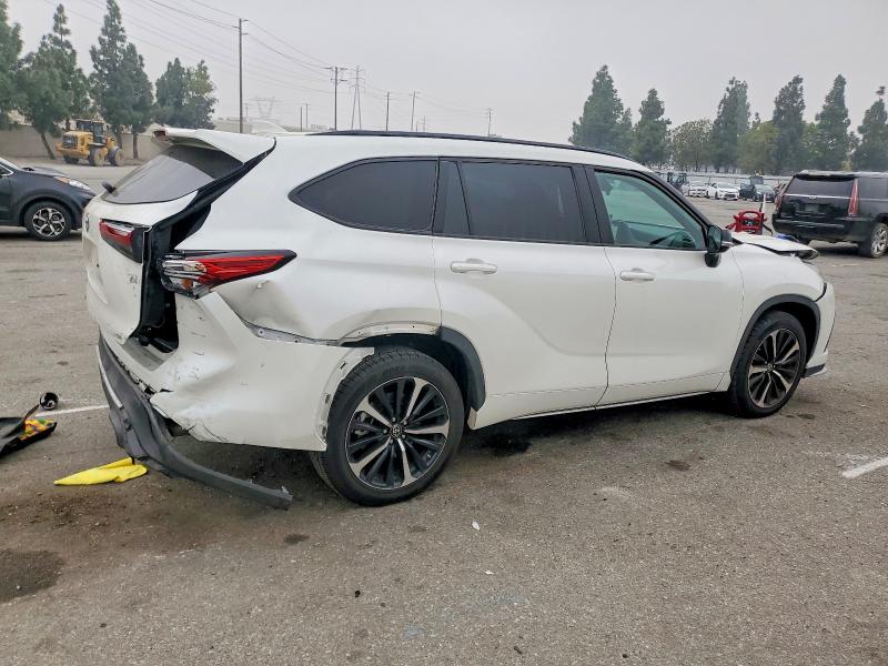 Photo 3 from auction – 2021 TOYOTA HIGHLANDER with VIN 5TDJZRAH3MS043981