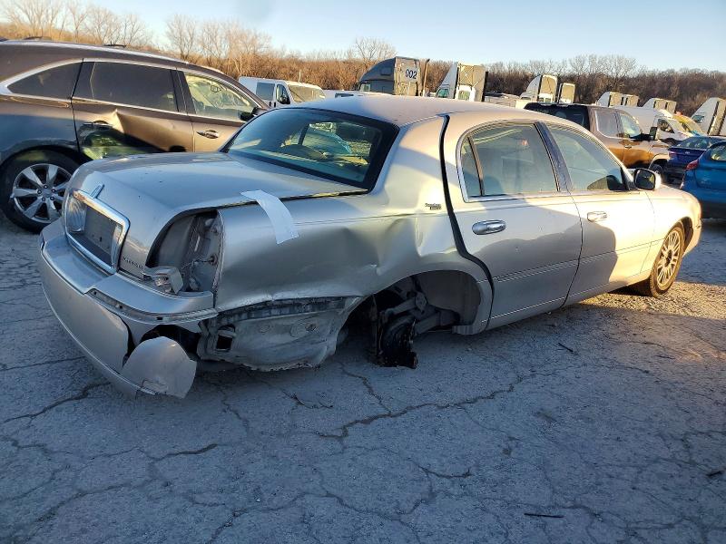 Photo 3 from auction – 2007 LINCOLN TOWN CAR S with VIN 1LNHM82V67Y617022