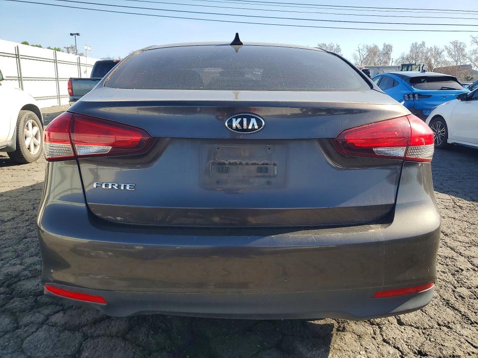 Photo 6 from auction – 2018 KIA FORTE LX with VIN 3KPFK4A72JE181313