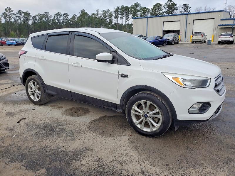 Photo 4 from auction – 2017 FORD ESCAPE SE with VIN 1FMCU0G9XHUB95353