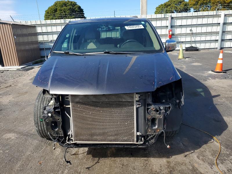Photo 5 from auction – 2015 CHRYSLER TOWN & COU with VIN 2C4RC1CG3FR699300