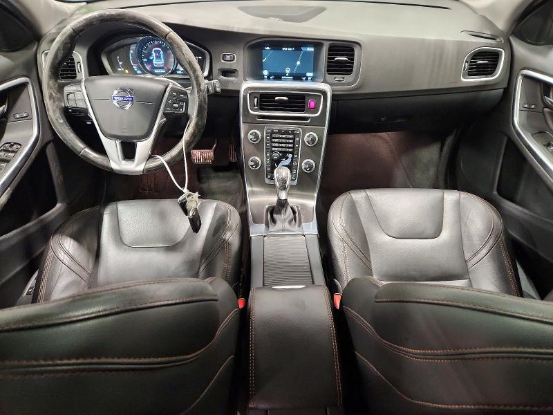Photo 8 from auction – 2016 VOLVO V60 CROSS with VIN YV4612HK2G1003282
