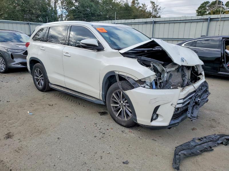 Photo 4 from auction – 2018 TOYOTA HIGHLANDER with VIN 5TDKZRFH7JS536409