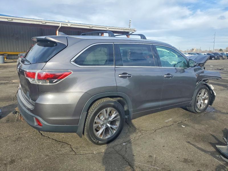 Zdjęcie 3 z aukcji – 2015 TOYOTA HIGHLANDER z VIN 5TDJKRFH4FS174921